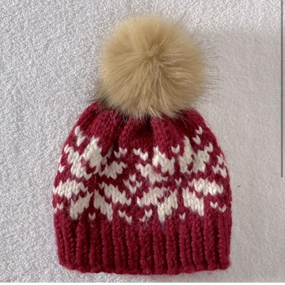 Handmade Red White Snowflake Jacquard Knit Toque Beanie With Faux Fur Pom Pom - Picture 2 of 6